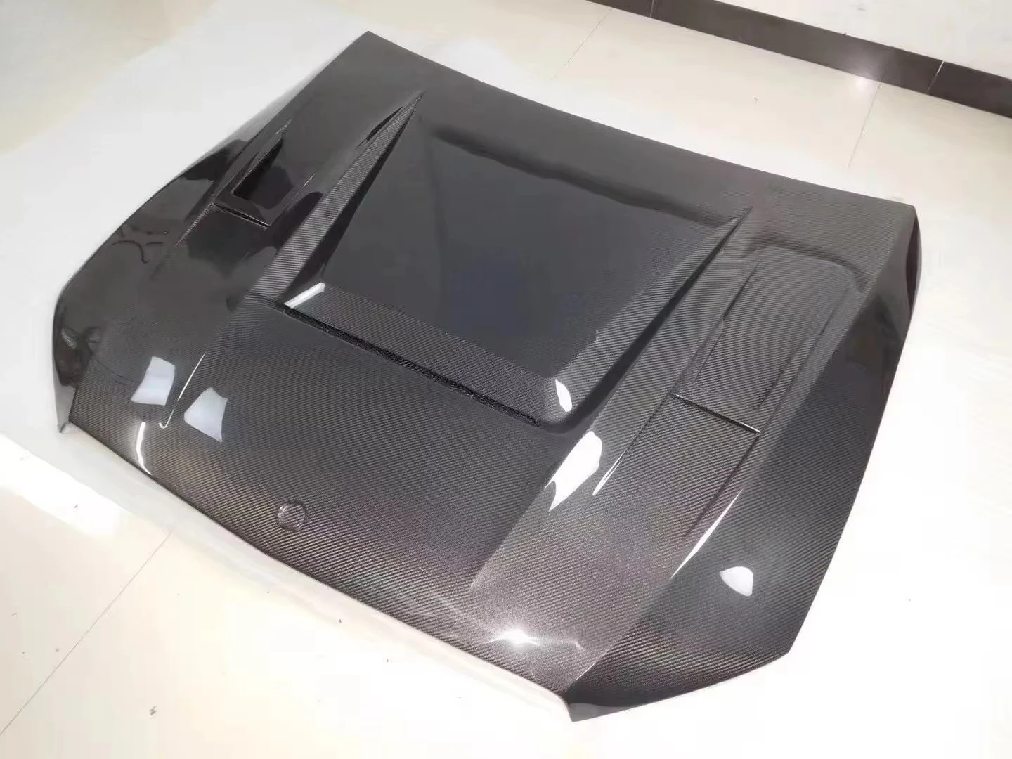A Style Carbon Fiber Front Engine Hood for E-CLASS W213 W238 Carbon Fiber Engine Hood