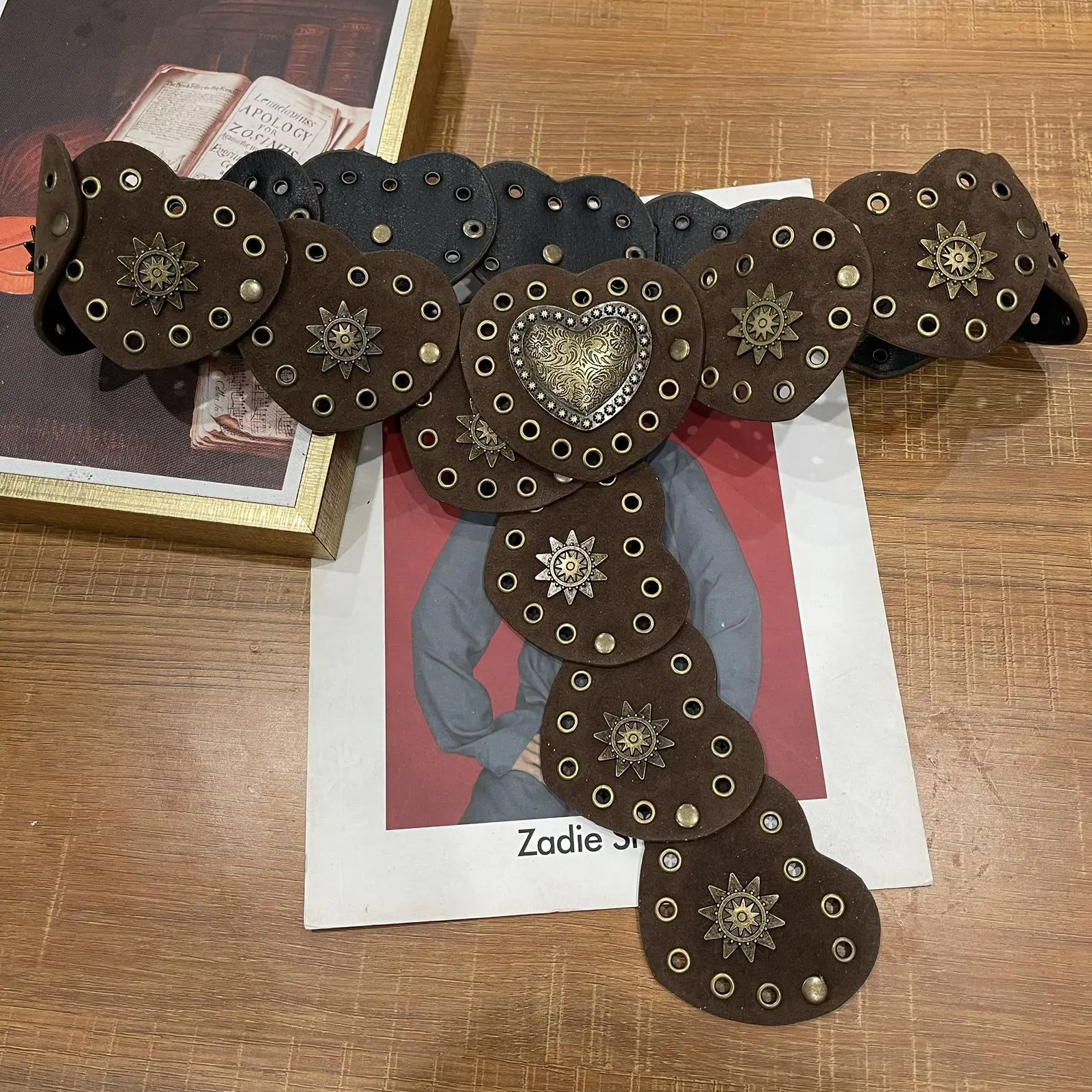 

Винтажный племенный ремень 2025 года — металлический пояс с сердечком Y2K, аксессуар для уличной одежды в стиле панк, модный ремень унисекс для джинсов и юбок