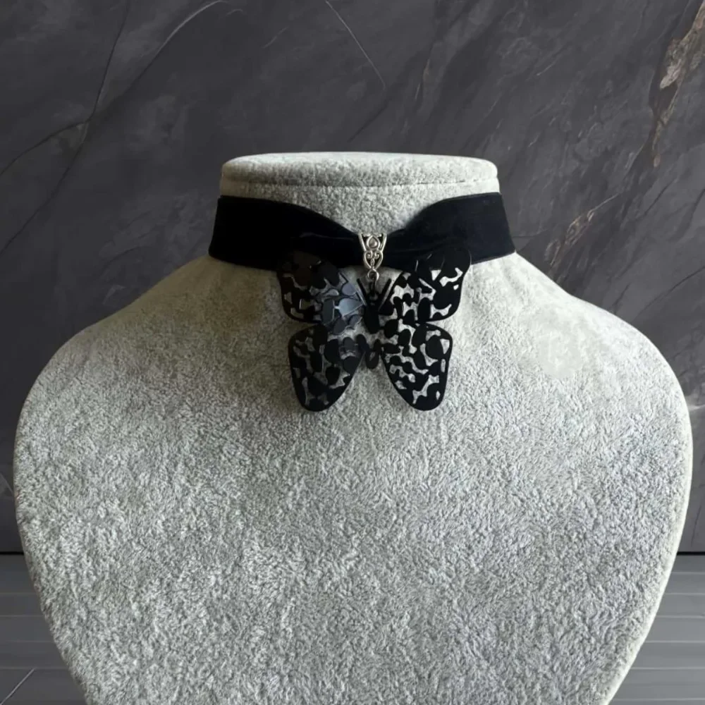 Neo-Gothic Dramatic Large Hollowed-out Black Butterfly Pendant Black Velvet Choker Necklace for Woman Romantic Jewelry Accessory