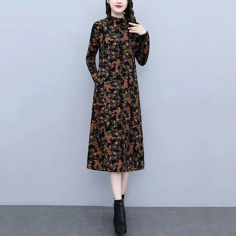 Herbst Winter Vintage Blumen druck lose Robe weibliche Langarm hinzufügen Plüsch dicken warmen Boden Kleid Frauen lässig Vestidos