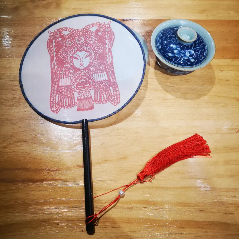 Chinese Paper Cuttings Style Round Silk Fan With Peking Opera Beauty Mask Pattern& Tassels Design Moon-Shaped Fans For Dancing