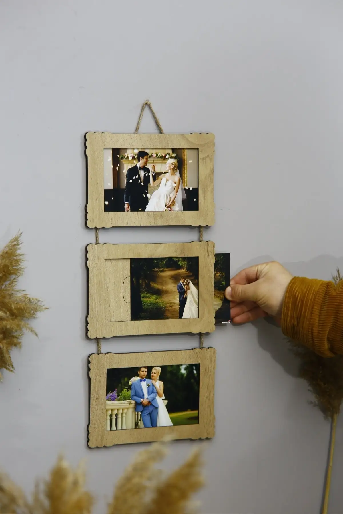 

Wooden Triple 10x15 Cm Horizontal With Rope Photo Hanger