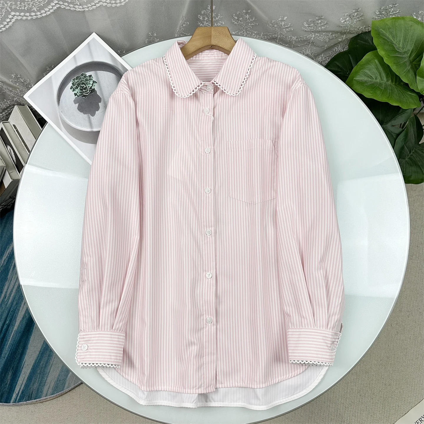 

Женская свободная рубашка в полоску с воротником-рюшами в горошек, длинный рукав, весна 2026, модный повседневный топ в нежном стиле