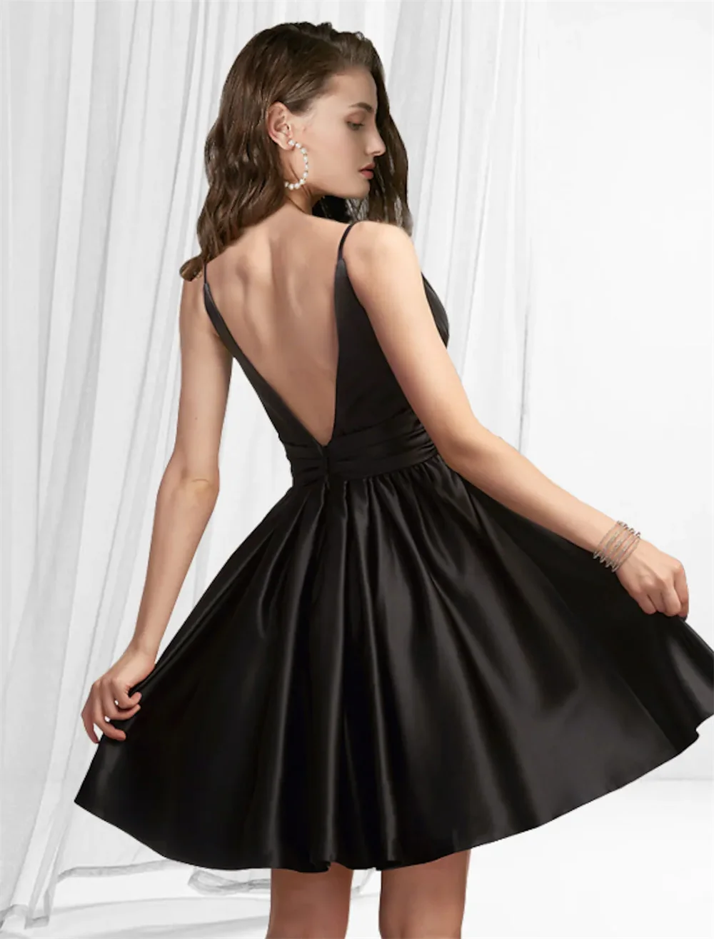 A-Line Reformation Amante Sexy Homecoming Party Wear Dress V Neck Sleeveless Short / Mini Satin with Pleats 2022