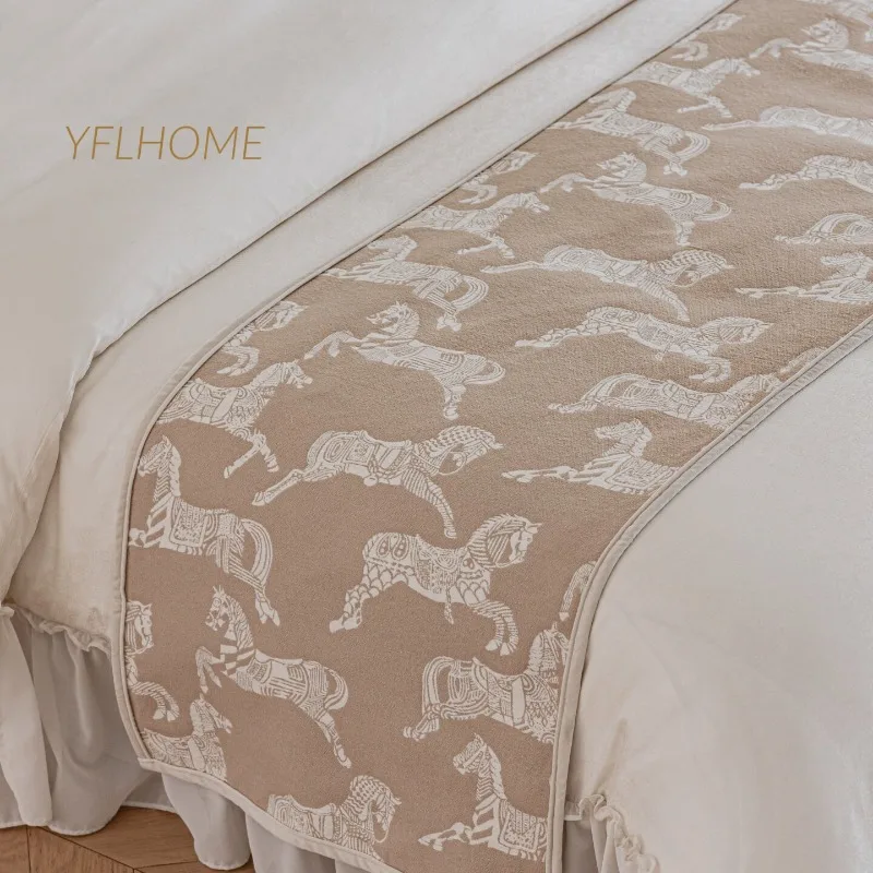 Premium Retro Faux Cashmere Bed Runner Flag Vintage Horse Pattern Decorative Bedding Scarf Hotel Style Bedroom Decor Luxury Gift