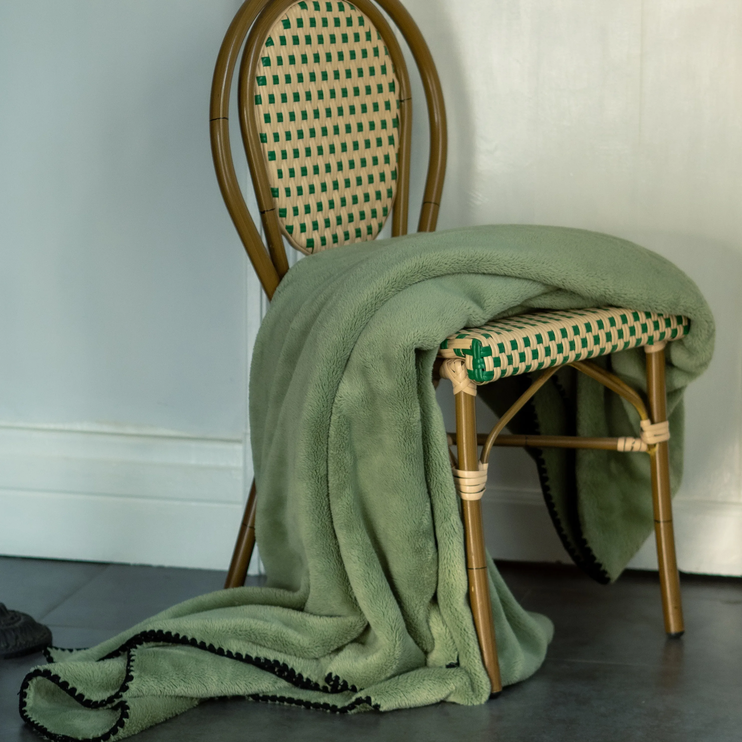 Ultra-Thick Double-Sided Velvet Blanket Pure Color Triangular Needle  Portable Luxury Sensation Blanket Four Seasons Avai...