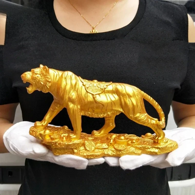 Lucky Little Tiger Decoration Living Room TV Cabinet Feng Shui Ornaments Resin Animal Sculpture Crafts Town House Desktop Decore