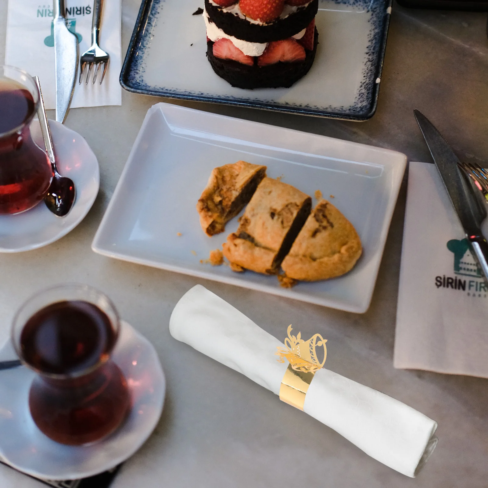 

50Pcs Christmas Paper Napkin Rings Bell Shaped Napkin Buckle for Holiday Table Decoration Party Wedding Serviette Buckles