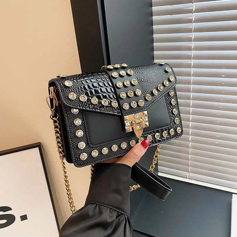 

Роскошные дизайнерские кошельки и сумки-клатчи для женщин, заклепки, кожаный клапан с бриллиантами, маленькие квадратные сумки, сумка через плечо с цепочкой