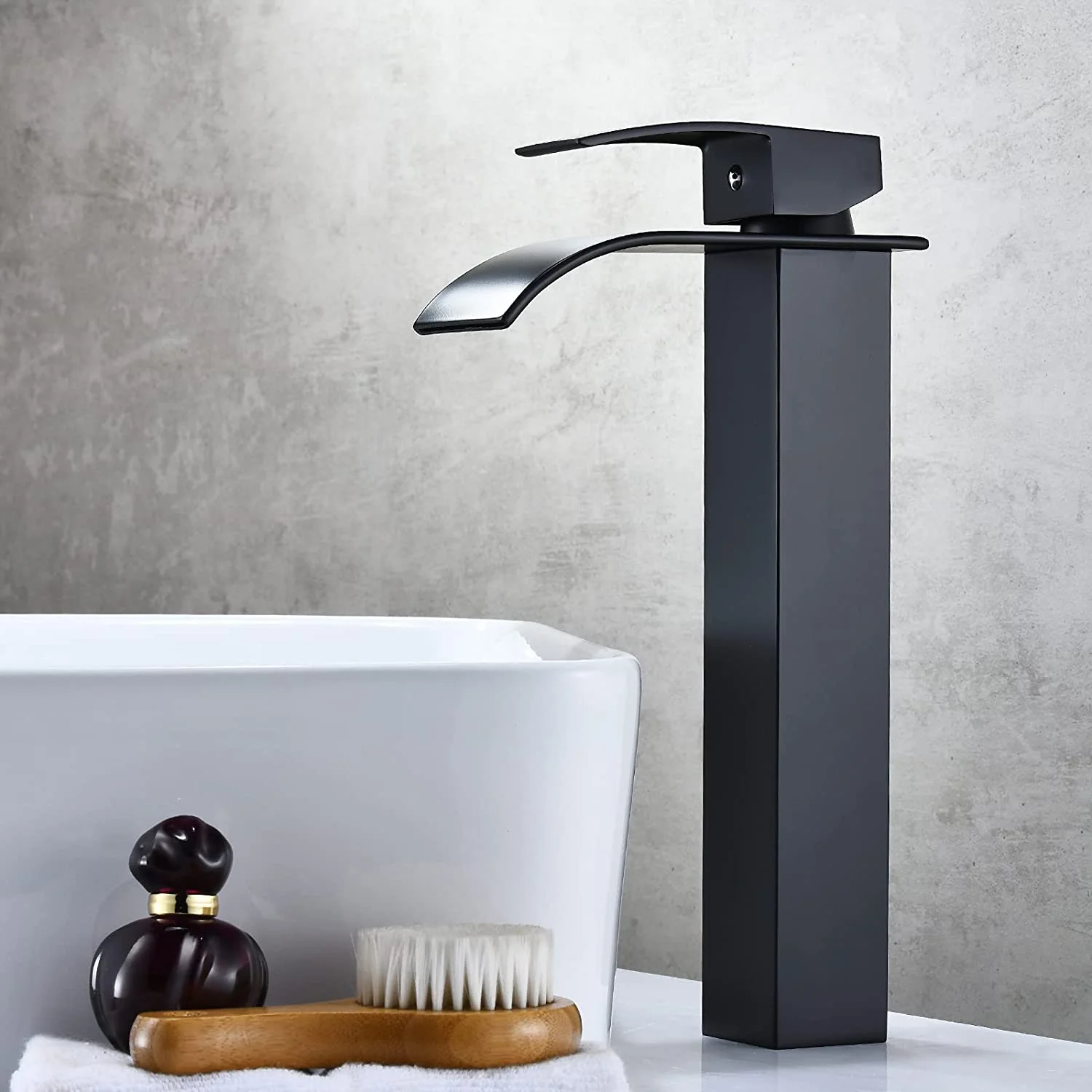 Black Short Or High Basin Faucet Deck Mount Single Holder Single Hole Hot And Cold Faucet Stainless Steel Material Modern Faucet