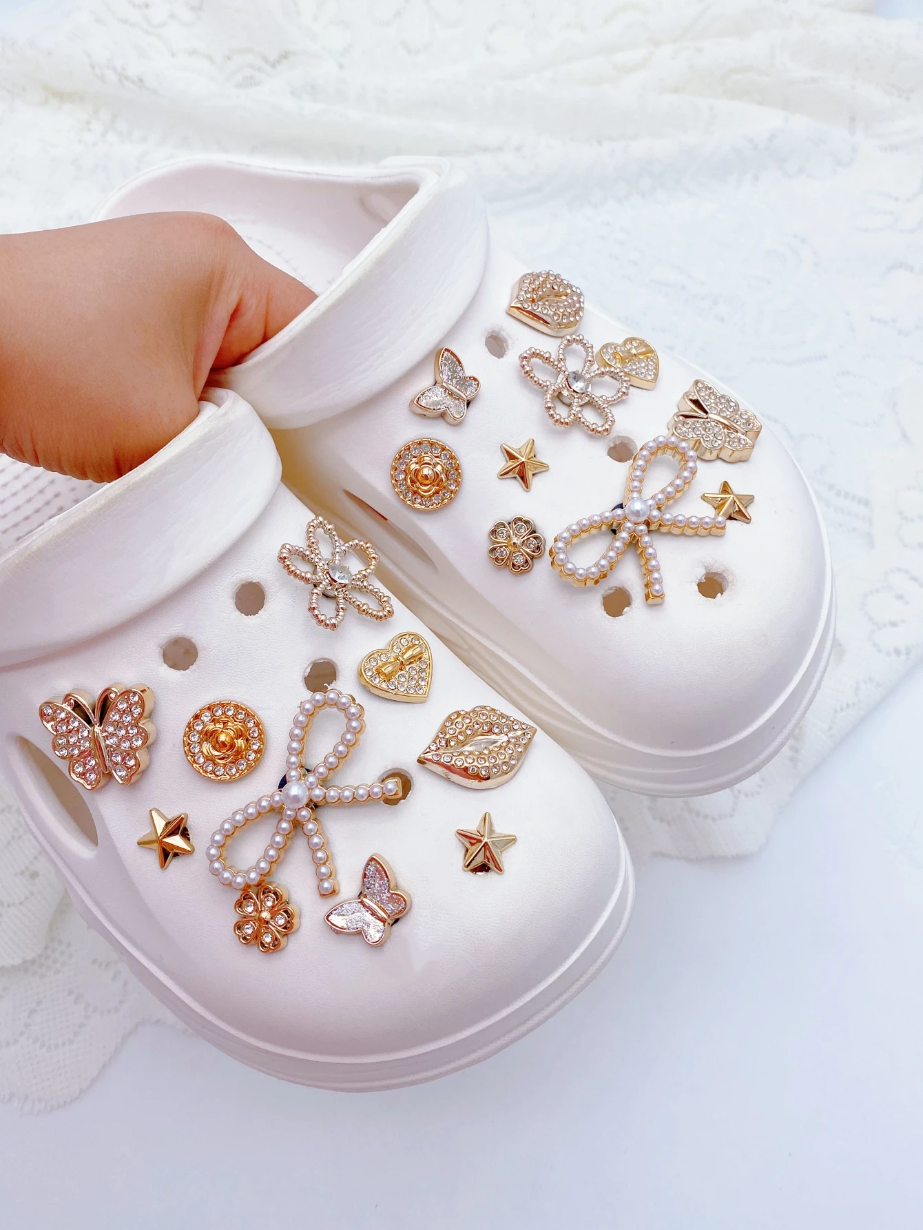 20 piezas de adornos para zapatos DIY con lazo de perlas ABS y flores de diamantes de imitación. Clips Desmontables para Sandalias Tipo Clog. Decoración de Calzado para Exteriores de Temporada. Gran Vacanza