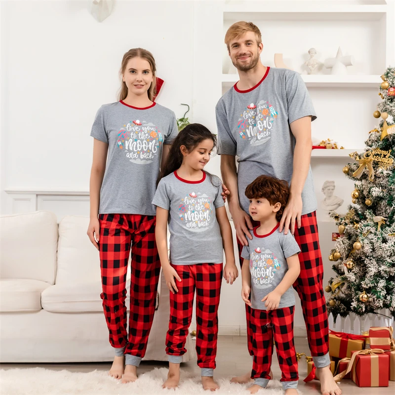 

2024 Short Sleeve Christmas Family Matching Outfits Plaid Mother Daughter Father Son Pajamas Sets Mommy and Me Xmas Pj's Clothes