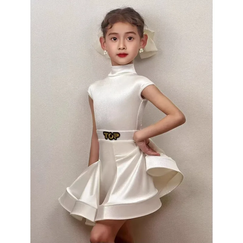 맞춤형 소녀 라틴 댄스 드레스 밝은 흰색 벨벳 하이넥 어깨 라인 소매 피쉬본 조절 경연복