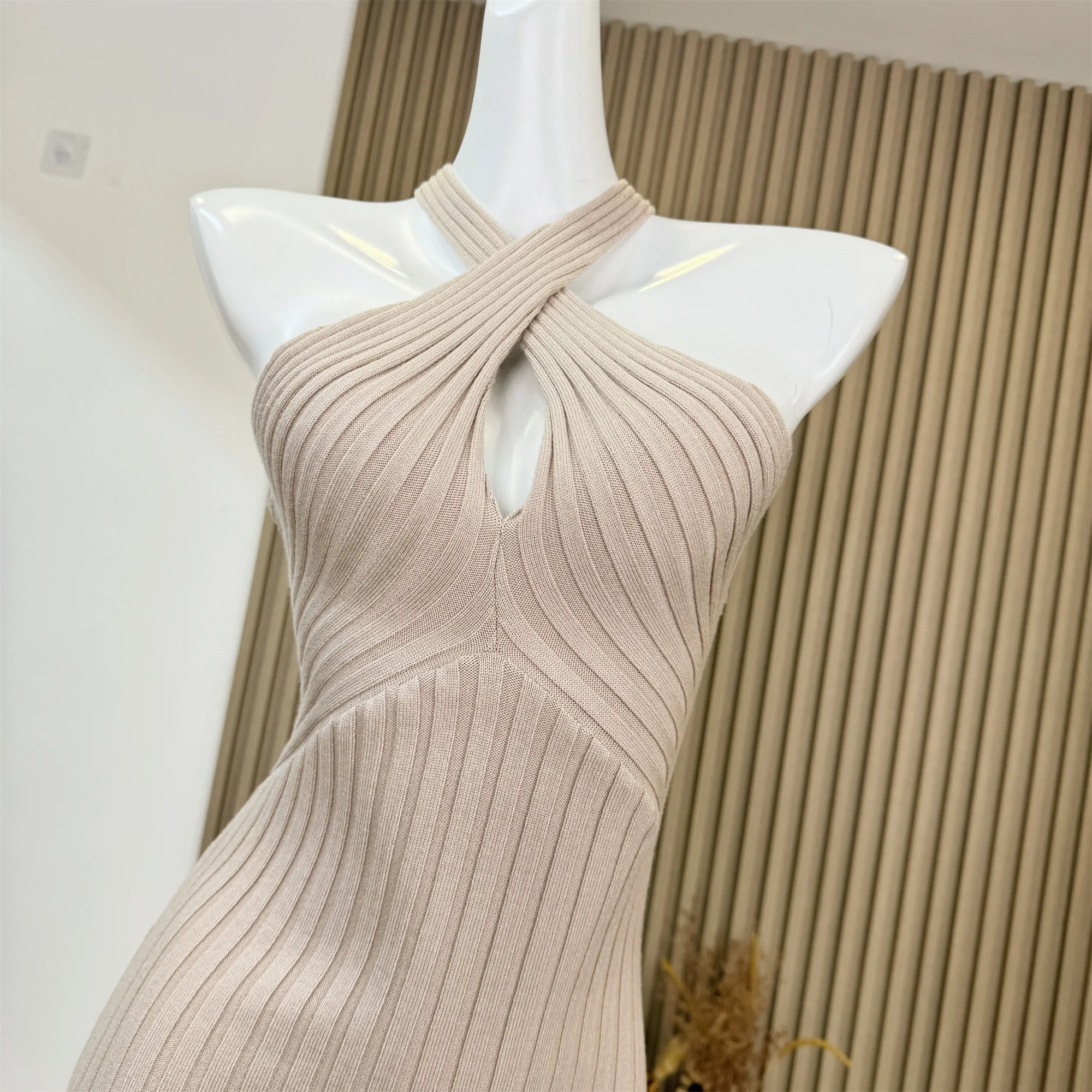 Bodycon Gebreide Cross Halter Backless Lange Jurk Vrouwen Herfst Slim Fit Hollow Out Ontwerp Mouwloze Schede Jurk F66