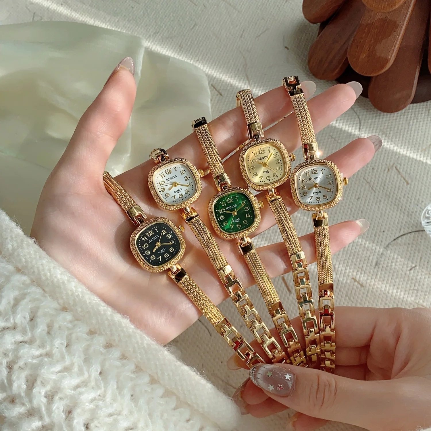 Premium Hand Watch For Women Arabic Numerals Dial Small Dial Quartz Wristwatches Thin Strap Gold Bracelet Clock Ladies Watches