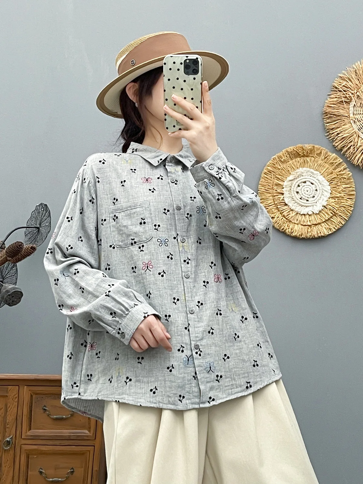 قمصان نسائية من القطن الخالص لعام 2026 بأكمام طويلة على الطراز الياباني قمصان وبلوزات مطبوعة باللون الرمادي ملابس أنيقة للخريف للسيدات #3