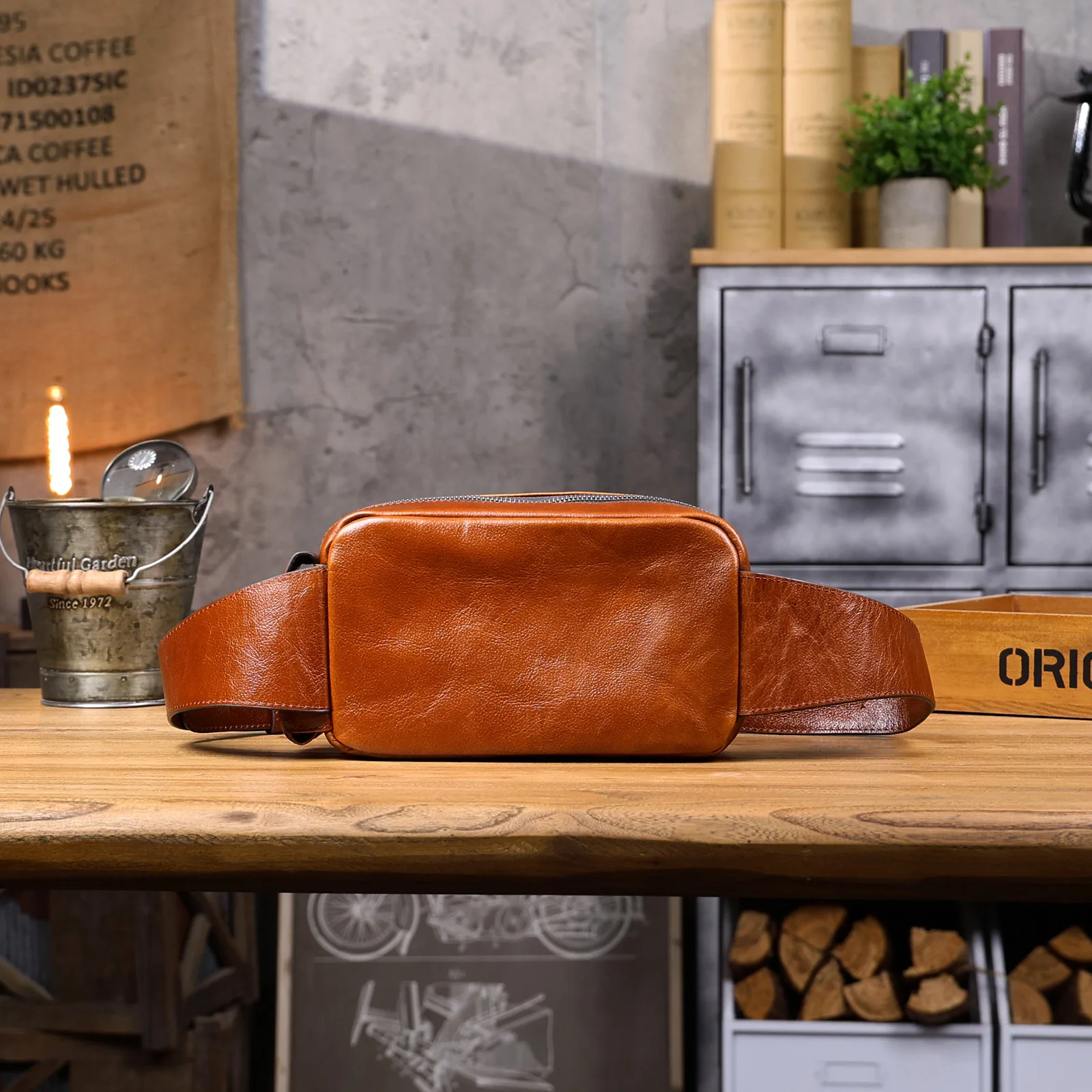 Vintage-Umhängetasche aus hochwertigem, pflanzlich gegerbtem Echtleder für Herren, modische Schultertasche, Motorrad-Umhängetasche – Detail 10