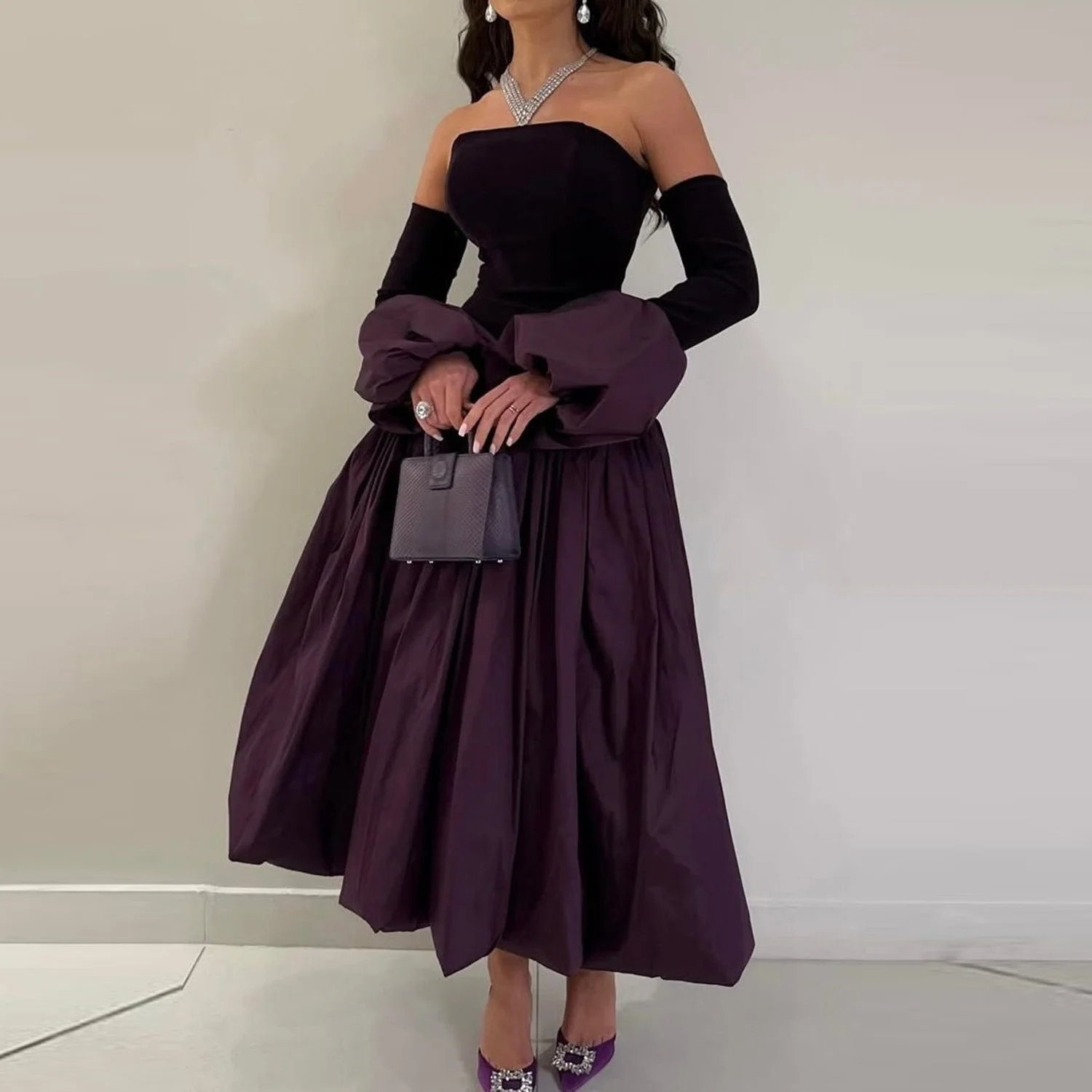 검정색과 보라색 A라인 댄스 파티 드레스 끈이 없는 짧은 이브닝 가운 긴 소매 티 길이 공식 파티 드레스