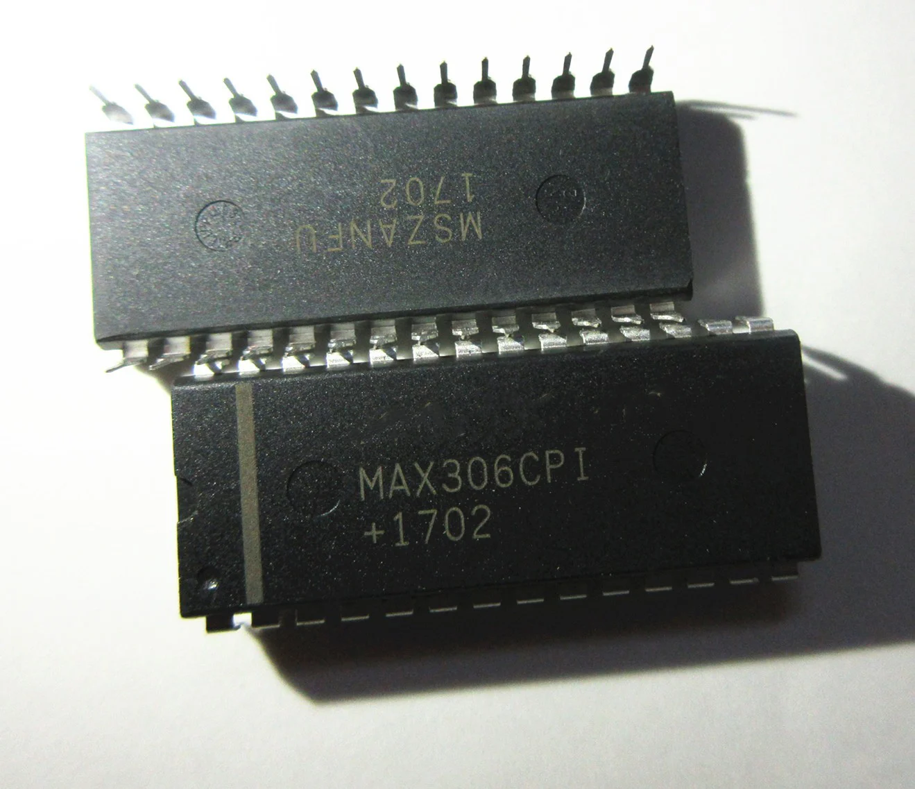 

MAX306 MAX306CPI MAX306EPI MAX1480BCPI* DIP-28 10PCS