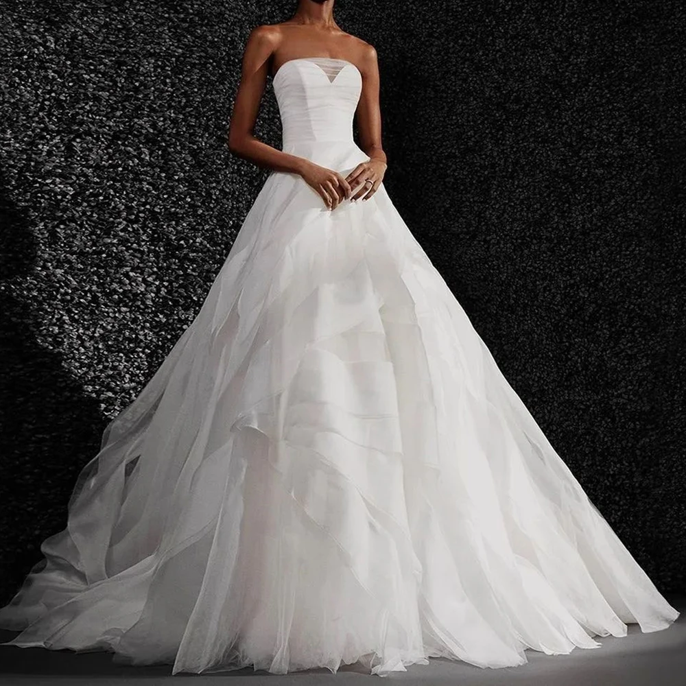 

A-Line Floor Length Strapless Tulle Sleeveless Elegant Wedding Dress Exquisite Sweep Train Pleats Backless for Lady Bridal Gown