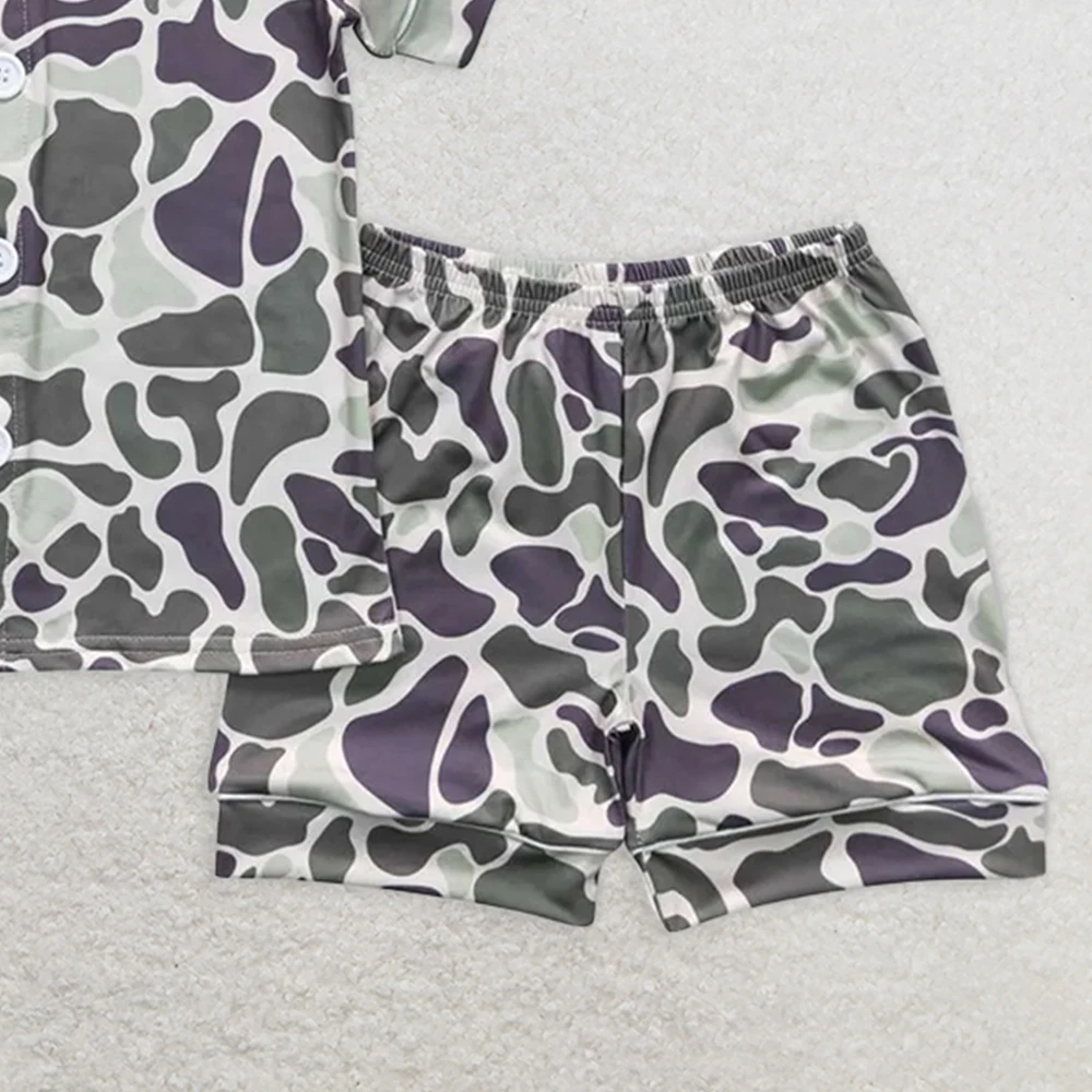 طقم قميص وسروال قصير بأزرار مموهة باللون الأخضر الفاتح للأطفال الصغار بأكمام قصيرة بيجامة صيفية مريحة تسمح بمرور الهواء للأطفال