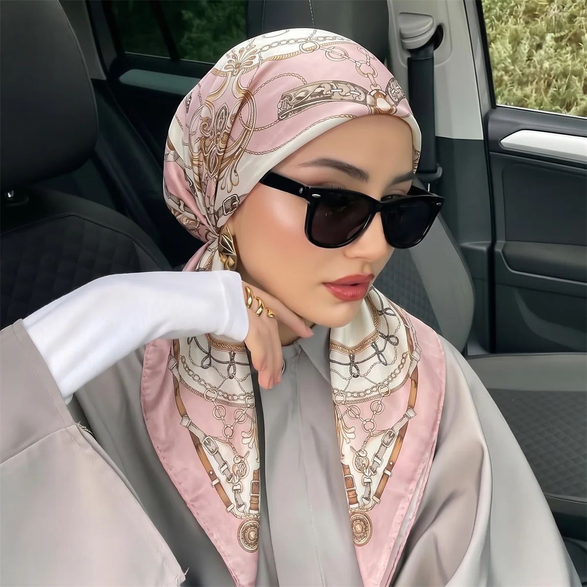 Elastic Pre-Tied Hijab for Women Chain Leopard Print Satin Turban Scarf Instant Wrap Headscarf for Daily Travel Casual Outfits