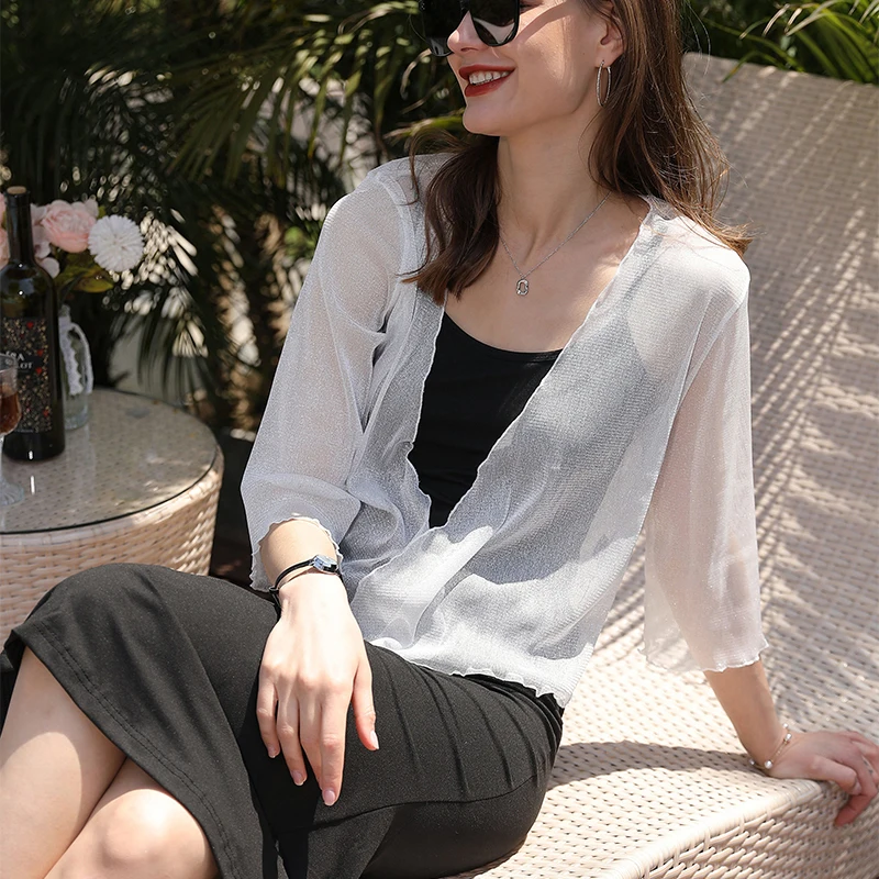 Coprispalle da donna trasparente lucido con cravatta, cardigan aperto sul davanti, top in maglia leggero sopra il cappotto per la medicazione quotidiana all'aperto per adulti