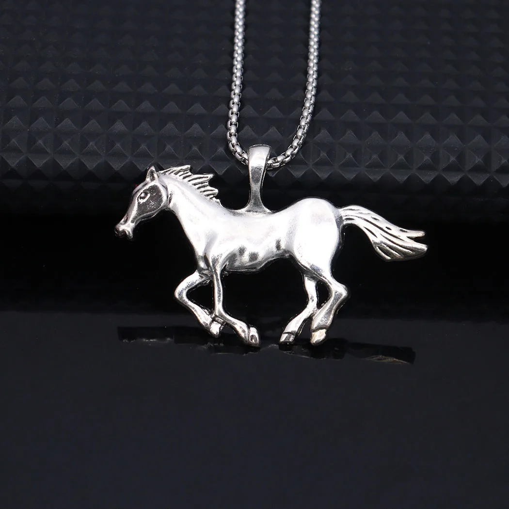 New style fashionable galloping horse pendant necklace, highly personalized and versatile for any occasion. Matching sports swea