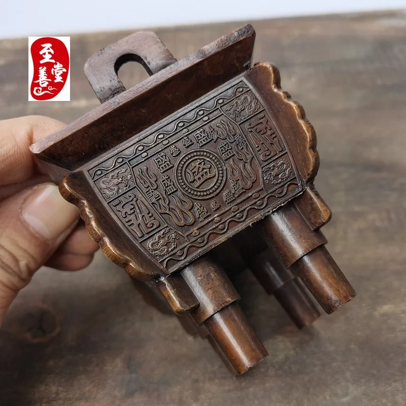 Antique collectible with aged patina, alloy copper, decorative ornament for the living room, 