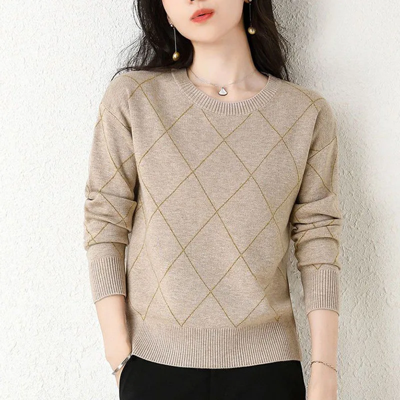 New Autumn and Winter Fashion Round Neck Fashion Square Versatile Short Loose and Age Reducing Style Women's Long Sleeve Sweater