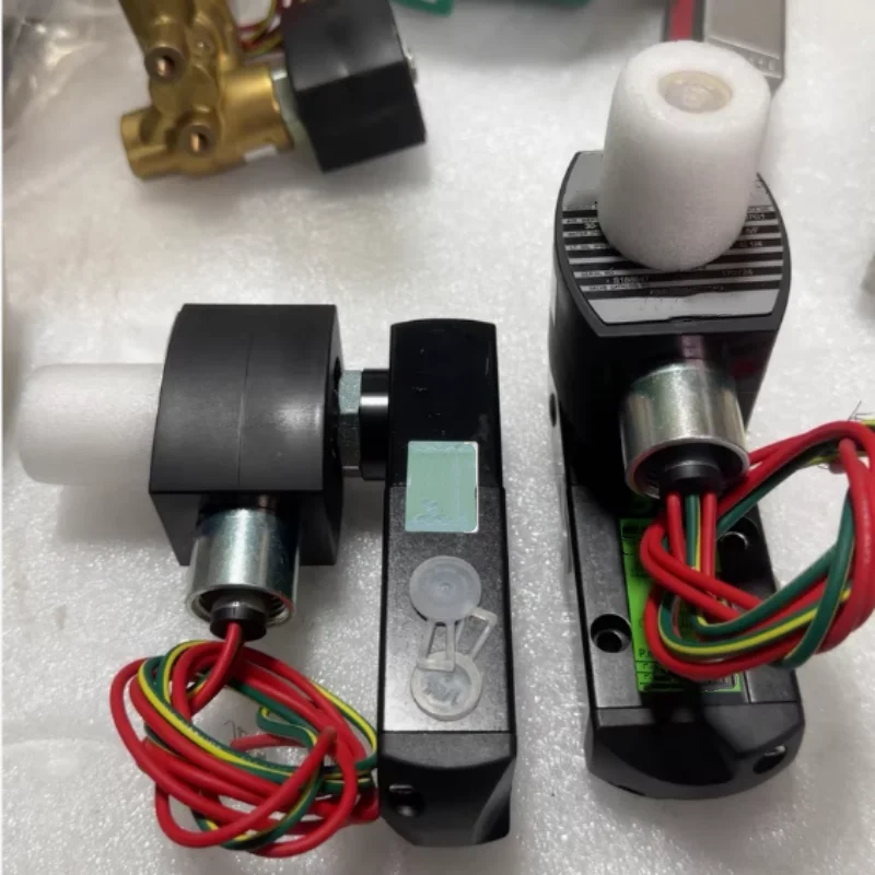 

Совершенно новый оригинальный электромагнитный клапан EF8314G301 EF8553A001MS EF8551A002MS EF8551A001MS EF8551G401MO EF8320G203 EFG551B401MO