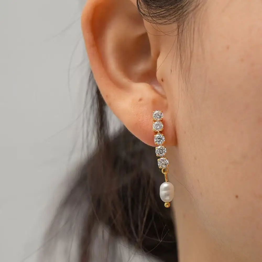 Europe And The United States Fashion Simple Niche Light Luxury Earrings Female Chain Freshwater Pearls Suitable For Daily Wear