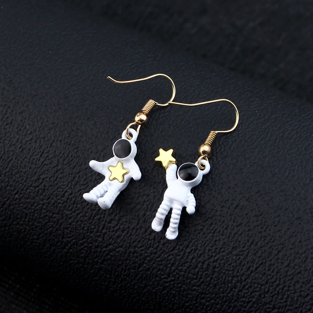 Asymmetric Pentagram White Astronauts Earrings For Women Creative Personality Cosmonaut Stud Earring Girls Party Jewelry