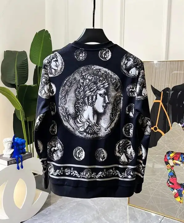 Europe and the United States men's 2024 winter new Long sleeve round neck palace vintage print Fashionable velvet hoodie