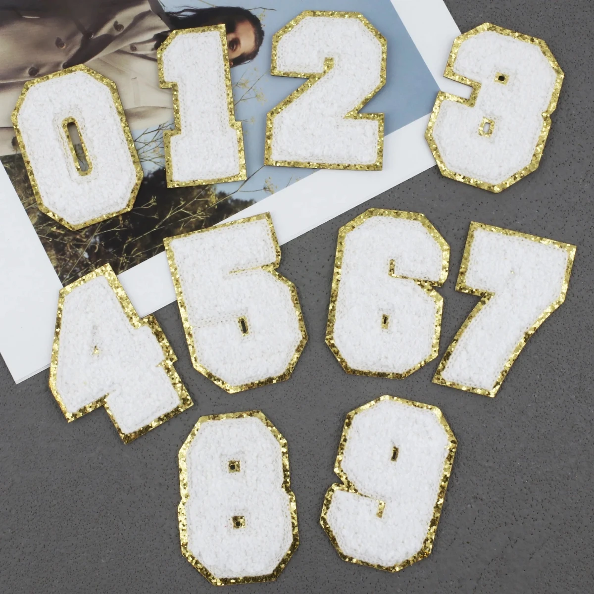 

Набор из 10 нашивок-цифр из синели с золотой окантовкой, вышитые, самоклеящиеся, приклеиваются утюгом, 0-9, для рукоделия, значки, аксессуары ручной работы