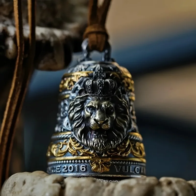 Llavero retro con colgante del Rey León para motocicleta y coche diseñado para evitar la pérdida de mascotas. La campana del Rey León está exclusivamente tallada y tiene