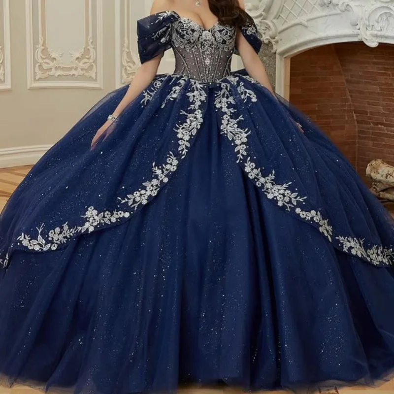

Блестящие темно-синие платья Quinceanera по индивидуальному заказу с открытыми плечами и хрустальной аппликацией из тюля с длинным хвостом и бантом Vestido 15, Quinceanera