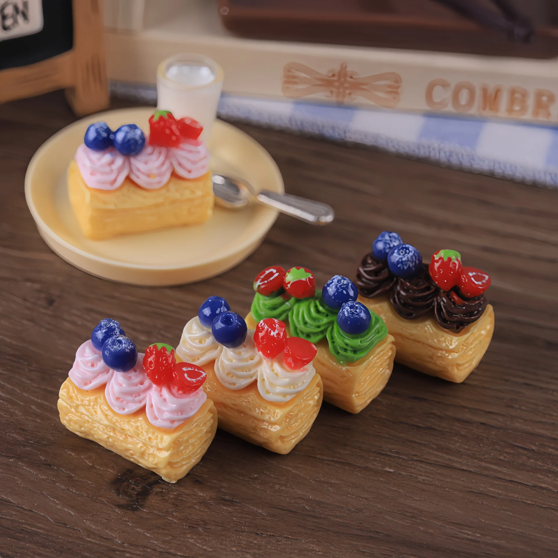 3pcs Mini Chocolate Cake Blueberry Strawberry Cream Cake Model Miniature Dessert Food Resin Accessories Bakery Scene Decoration
