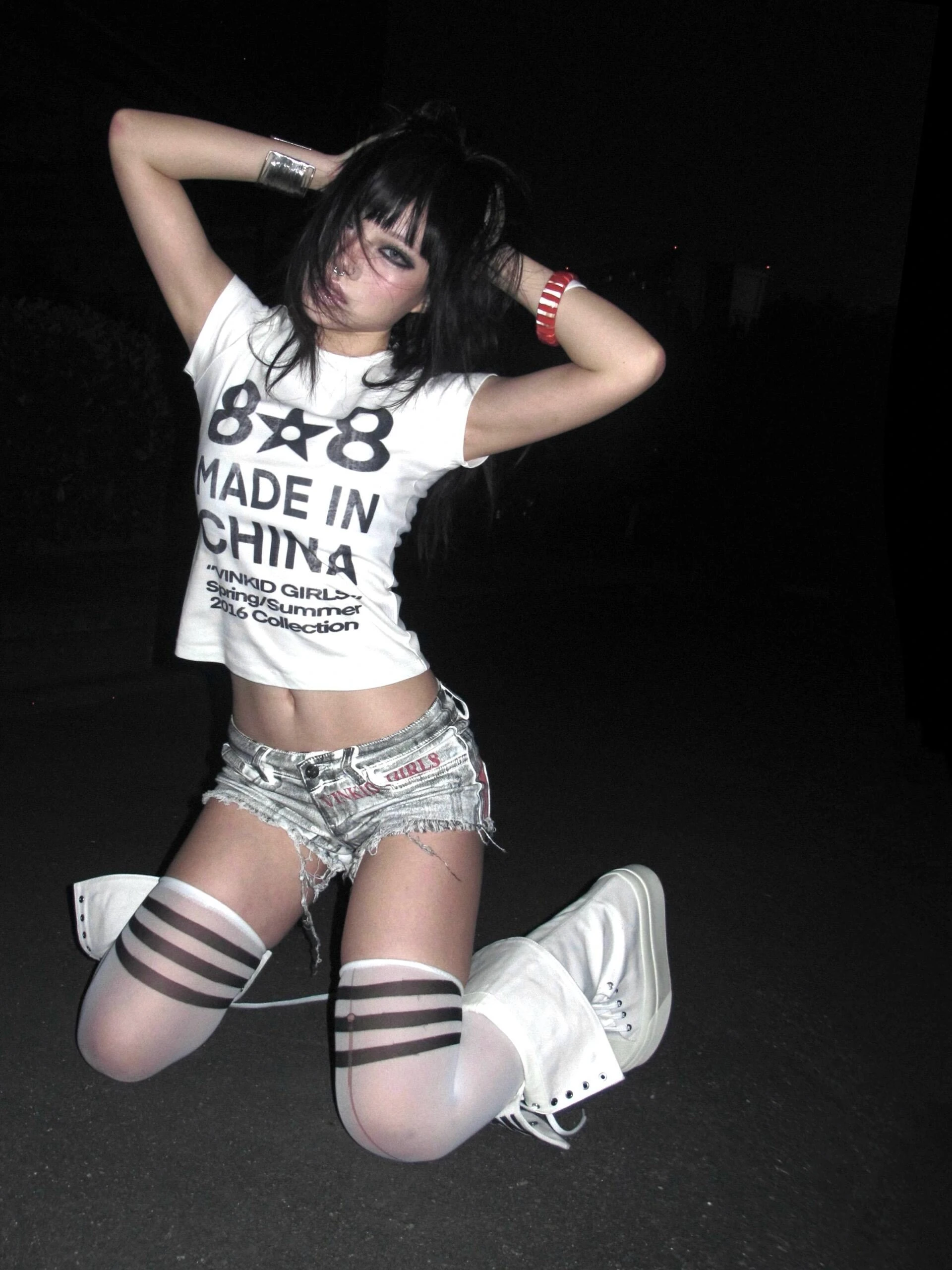 Karrcat Trashy Y2k T-Shirt mit Buchstaben-Print, Grunge-Ästhetik, kurzärmeliges Crop-Top, Vintage-Punk, weiß, Streetwear, amerikanischer Retro-Emo-Stil – Detail 7