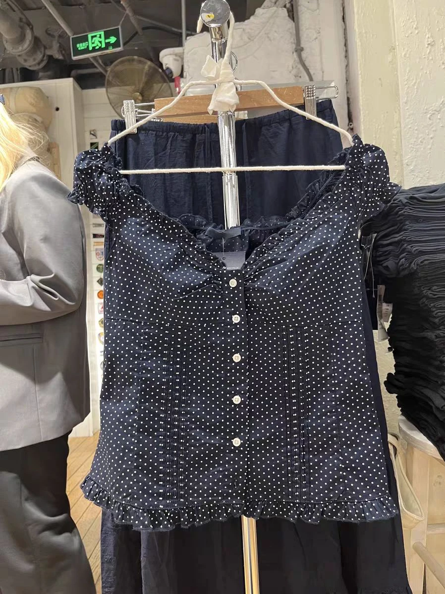 T-shirt blu scuro a pois camicetta da donna con volant scollo a V pieghe monopetto magliette estate dolce vintage manica a sbuffo camicia sottile