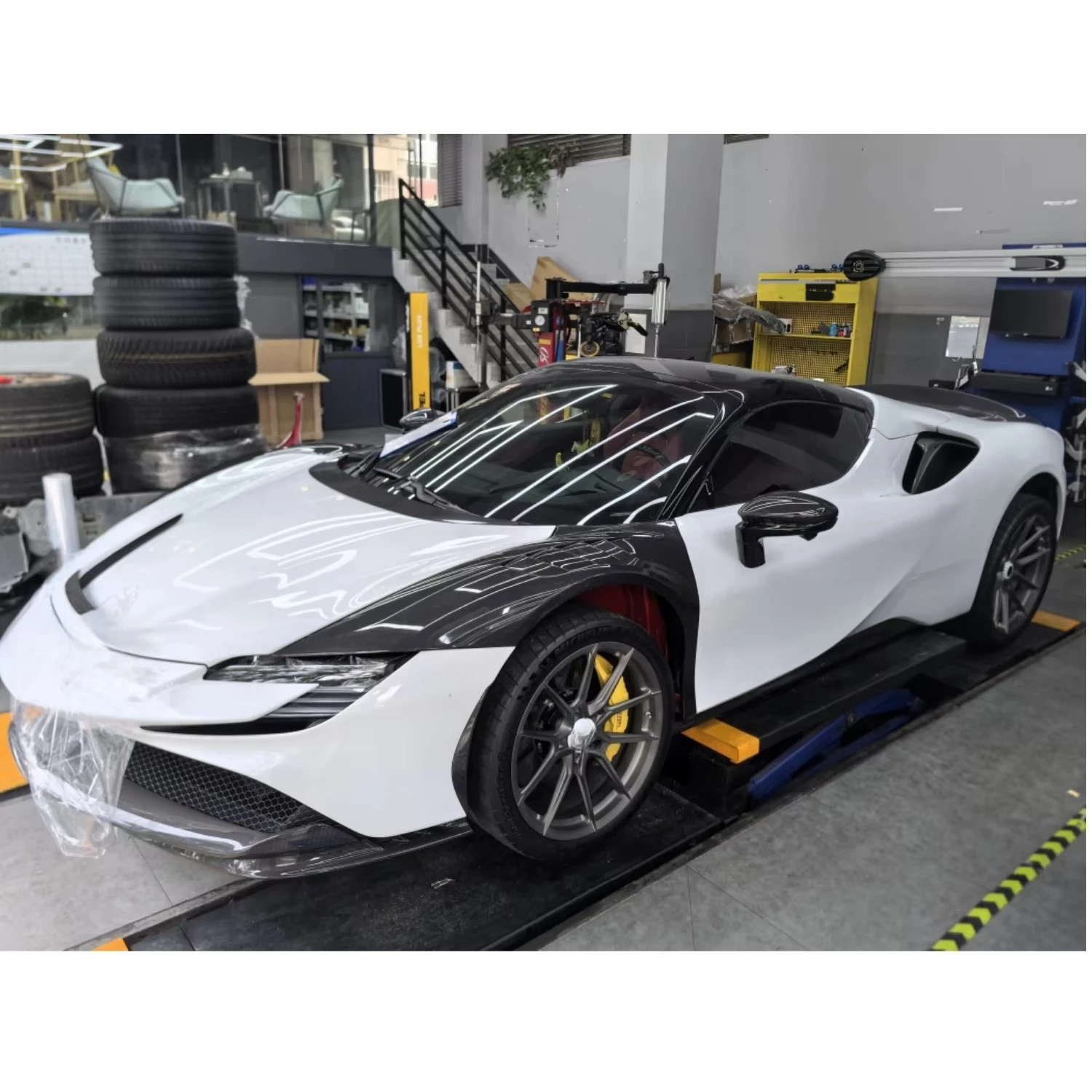 Original Best-selling Car Fender Suitable for SF90 Dry Carbon Fiber Fender
