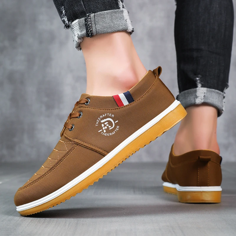 2024 Nowe męskie buty płócienne Lekkie buty sportowe dla mężczyzn Siatkowe oddychające buty wulkanizowane Moda Sznurowane męskie trampki Rozmiar