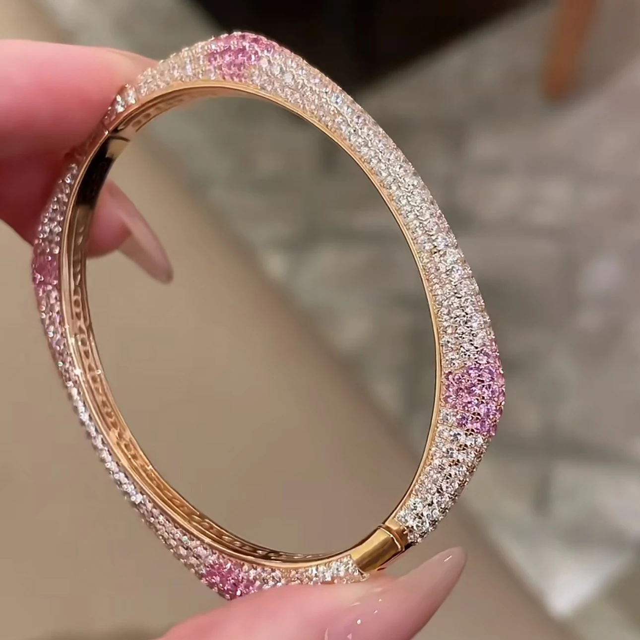 Luxury Gradual Change Pink Bangle for Women Exquisite Gold Color Cuff Bracelet Wristlet Hand Gifts Fashion Jewelry