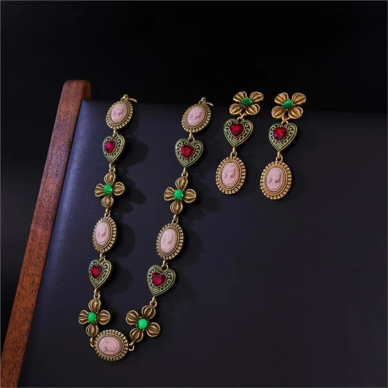 

Vintage Flower Necklace Retro Accessory Set Vintage Court Heart Figure Design Versatile Earrings for Women