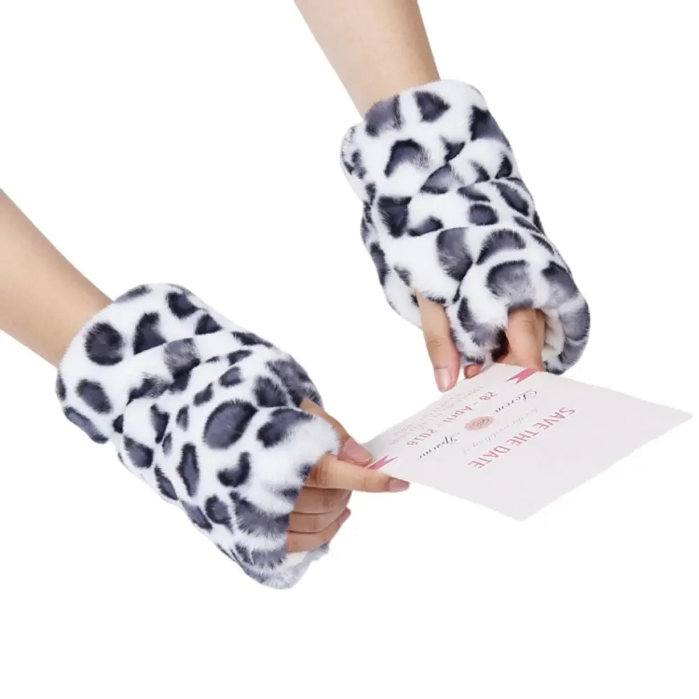 الاتجاه مادة لينة فو قفازات من الفرو ليوبارد طباعة شاشة تعمل باللمس نصف اصبع قفازات دافئة فو الأرنب الفراء قفازات أنيقة للجنسين #2