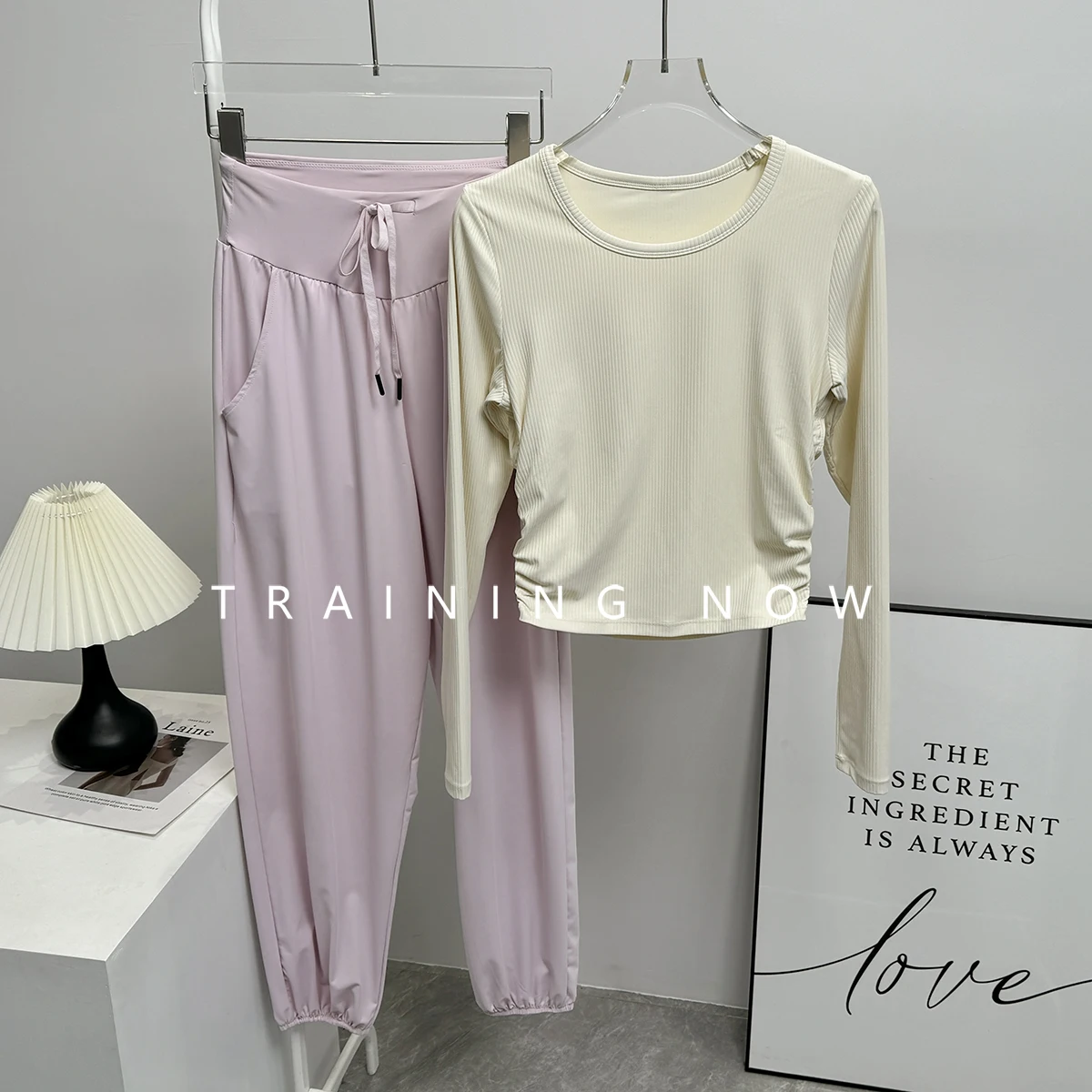 

Осенний костюм для бега для женщин, модный новый стиль, быстросохнущая спортивная одежда для тренировок в тренажерном зале, тонкая спортивная одежда для пилатеса и йоги с длинными рукавами