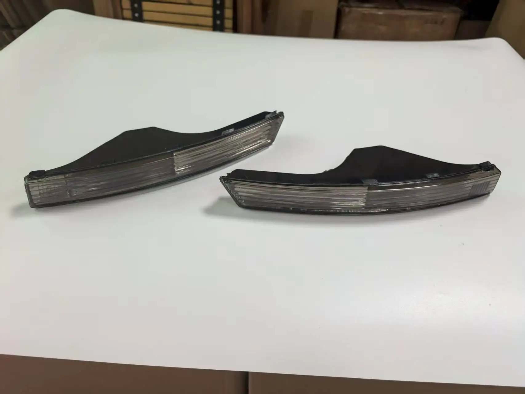 

Premium Grade A PAIR OF Euro Spec Front Bumper Smoke Turn Signal Light For VW Passat B6