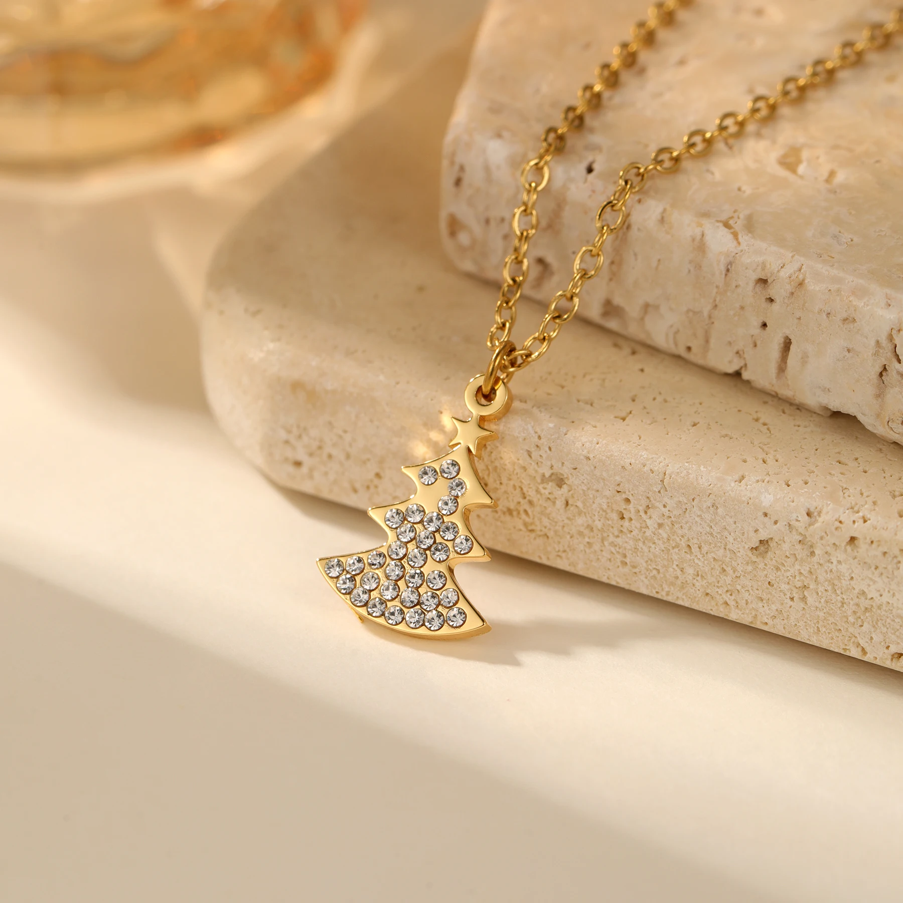 

Personalized Christmas Tree Pendant Zircon Necklace 18K Stainless Steel Exquisite Sweetheart Jewelry Christmas Gift For Her