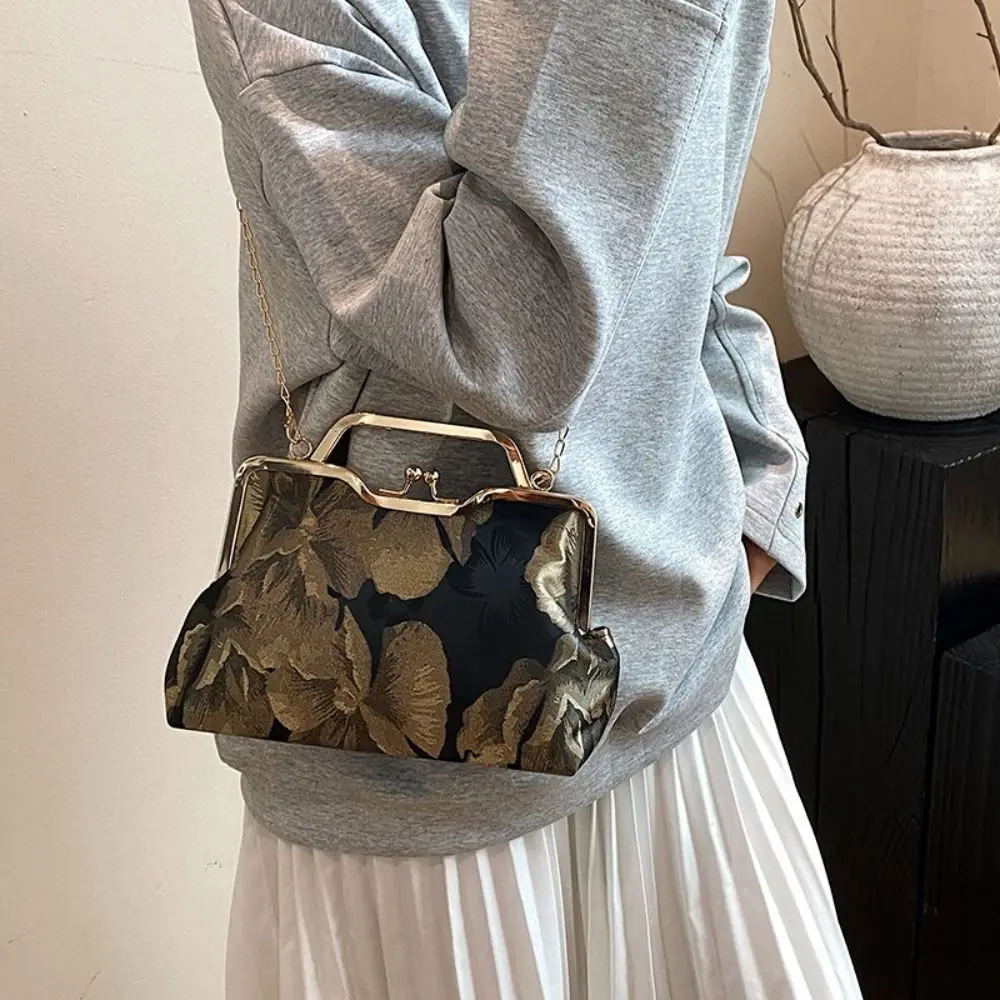 

Retro Sweet Embroidery Chinese Style Handbag Elegant Kiss Lock Ladies Evening Bags Shoulder Flower Hanfu Shell Bag Women