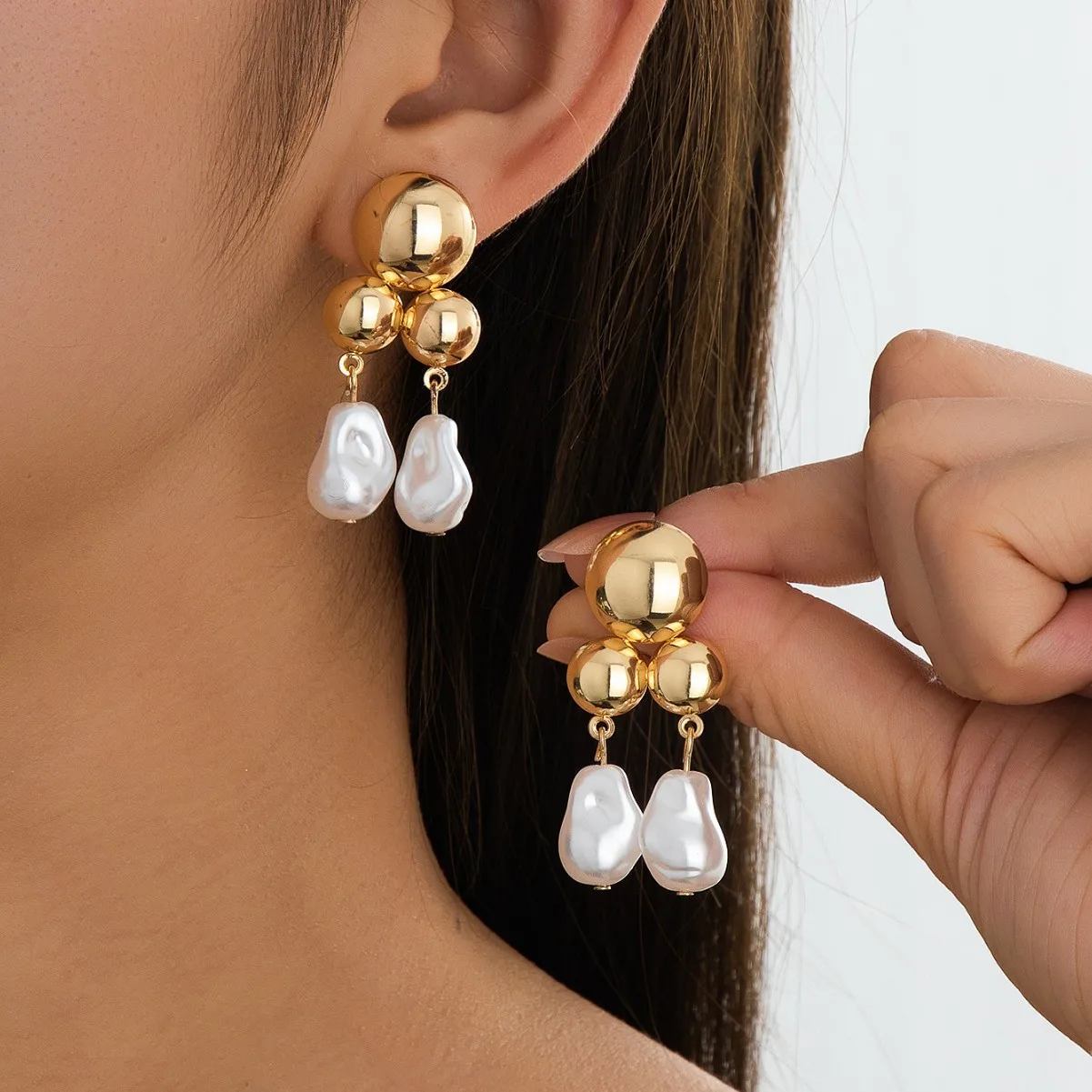 

Exquisite design earrings, round geometric irregular faux pearl tassel drop earrings for women.